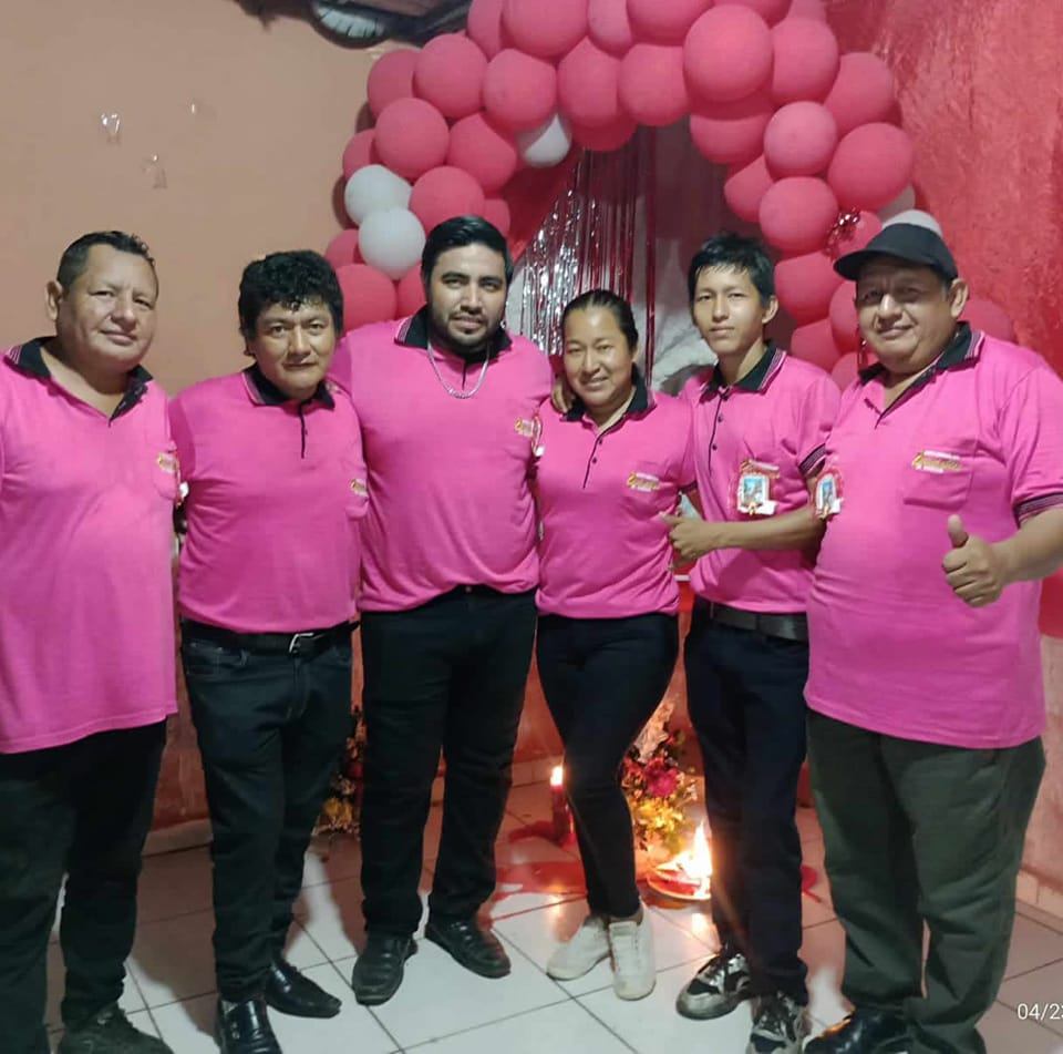 Evento con camisetas rosas